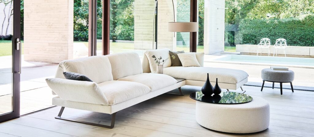 Bielefelder Werkstaette helles Sofa